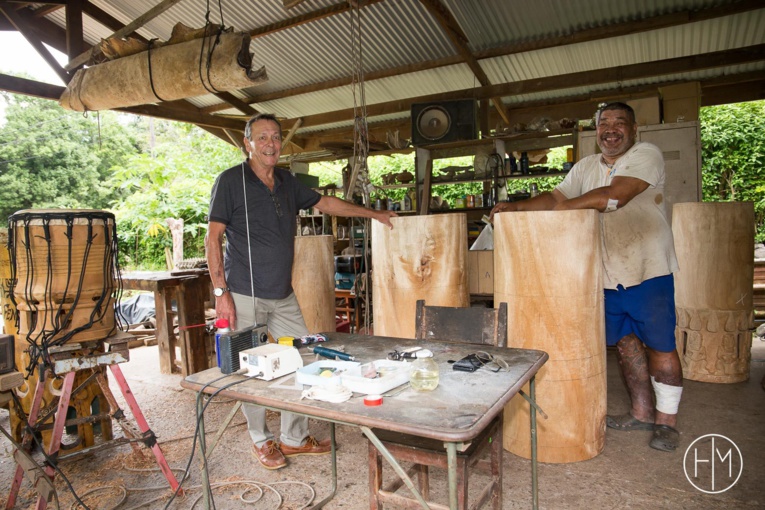 Le personnage de Tuarae que le lecteur découvre dans Frappe la terre, Tei’i existe bel et bien aux Marquises. Le personnage de Tuarae que le lecteur découvre dans Frappe la terre, Tei’i existe bel et bien aux Marquises.