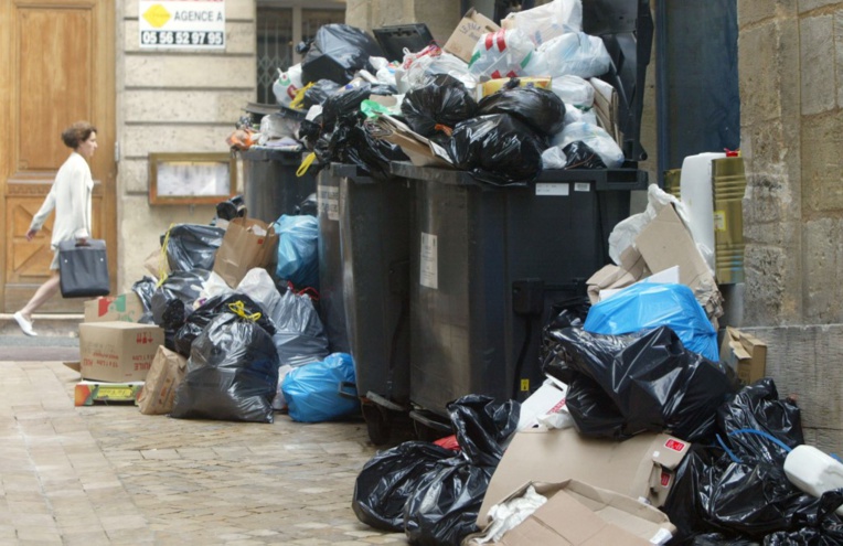 Etudiant disparu à Toulouse: piégé dans un container-poubelle? Etudiant disparu à Toulouse: piégé dans un container-poubelle?