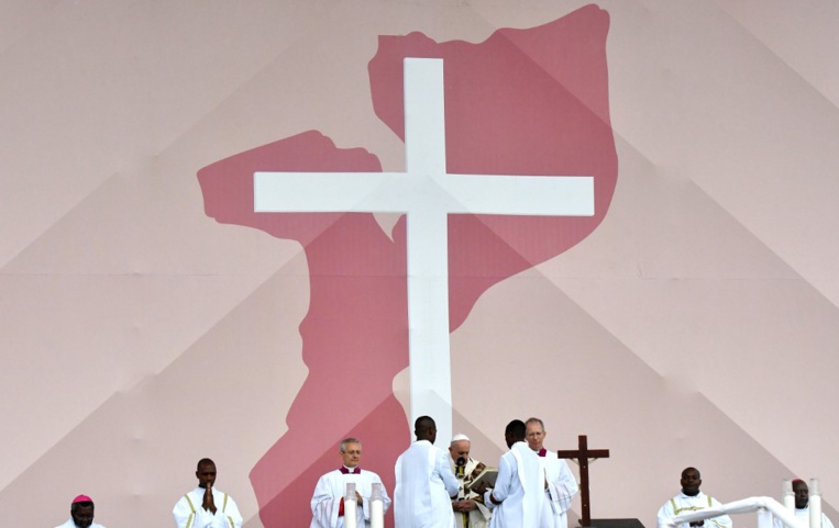Mozambique: le pape préoccupé par les "marginalisés" du sida et l'esprit de vengeance
