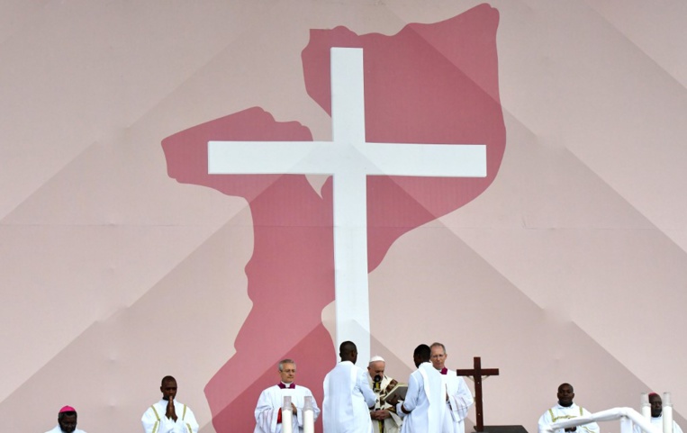 Mozambique: le pape préoccupé par les "marginalisés" du sida et l'esprit de vengeance Mozambique: le pape préoccupé par les "marginalisés" du sida et l'esprit de vengeance