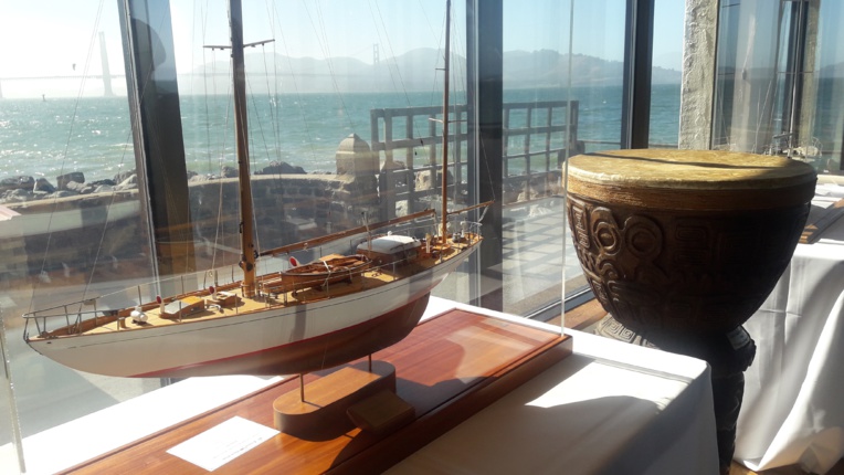 Trophée de 1961 et maquette du voilier Athene - Credit Tribal Photo Trophée de 1961 et maquette du voilier Athene - Credit Tribal Photo