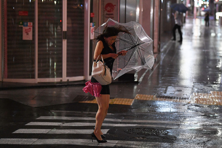 Japon: deux morts et des blessés à Tokyo après le passage d'un puissant typhon