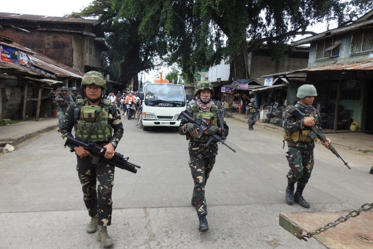 Philippines: un kamikaze se fait exploser près d'une base militaire dans le Sud