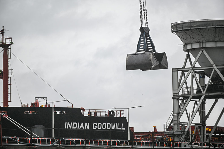 Les gardes-frontières polonais prennent le contrôle du Rainbow Warrior de Greenpeace