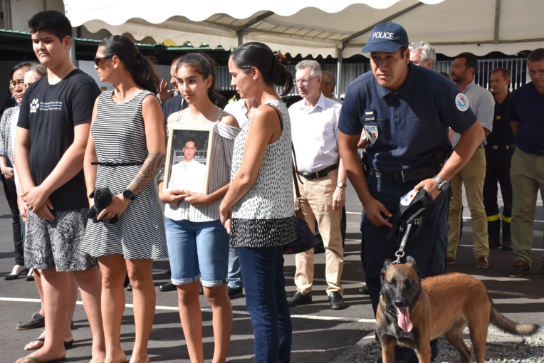 L'épouse et les proches de Loïc Ly Sao, et sa chienne, Jipsy. L'épouse et les proches de Loïc Ly Sao, et sa chienne, Jipsy.