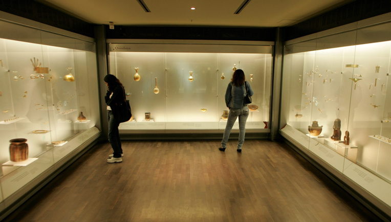 Les nouvelles salles du musée son très dépouillées, mais certaines, où toute photo est interdite, croulent littéralement sous le poids des pièces en or.