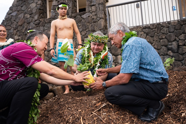 Visite du ministre de la Culture sur le site des écoles Kamehameha à Hawaii Visite du ministre de la Culture sur le site des écoles Kamehameha à Hawaii