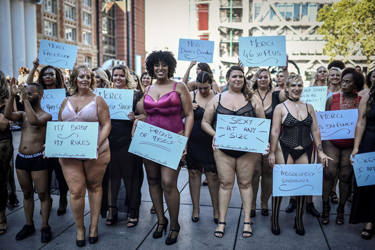 Les rondes et autres mannequins atypiques défilent à Paris pour le "body positive" Les rondes et autres mannequins atypiques défilent à Paris pour le "body positive"
