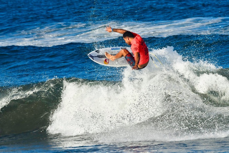 Les vagues ont été petites lors de ces championnats du monde, ici Michel Bourez Les vagues ont été petites lors de ces championnats du monde, ici Michel Bourez