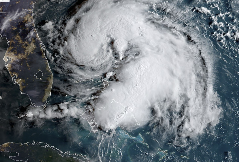 Humberto devient un ouragan "majeur" et se rapproche des Bermudes