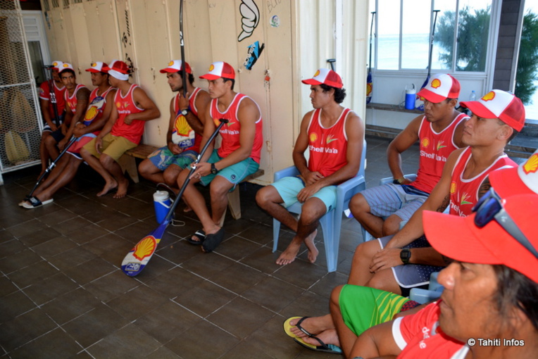 L'équipe attendant de passer le test anti-dopage. Le processus complet a pris 20 minutes.