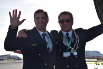 Pascal Le Menn (à gauche) et Didier Lecoq seront aux commandes de l'appareil pour le convoyer vers les États-Unis.