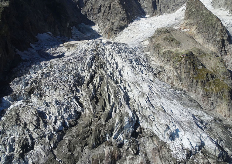 Un glacier du versant italien du Mont Blanc menace de s'effondrer