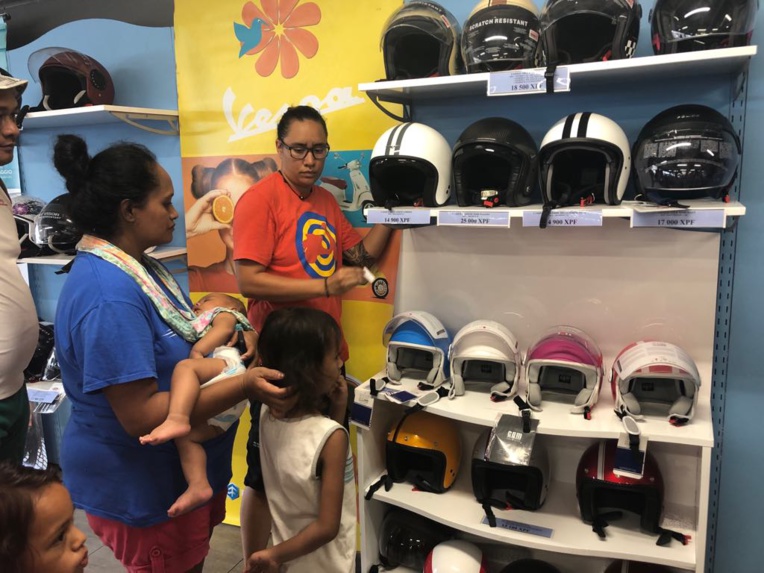 50 casques offerts à des enfants à Papeete