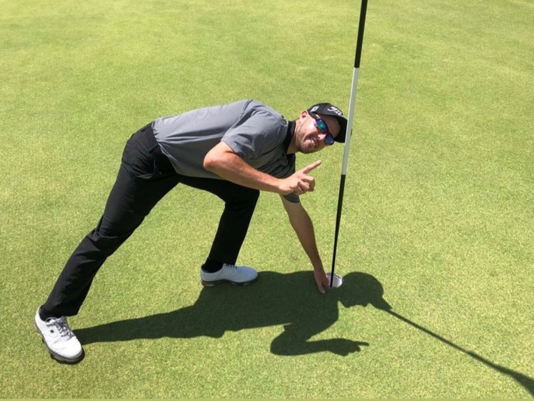 Adam Burdett s'est offert un "ace" au 11ème trou Adam Burdett s'est offert un "ace" au 11ème trou