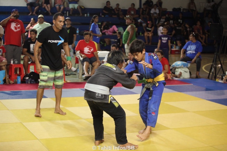 De nombreux jeunes, accompégnés de leurs parents, ont participé aux combats