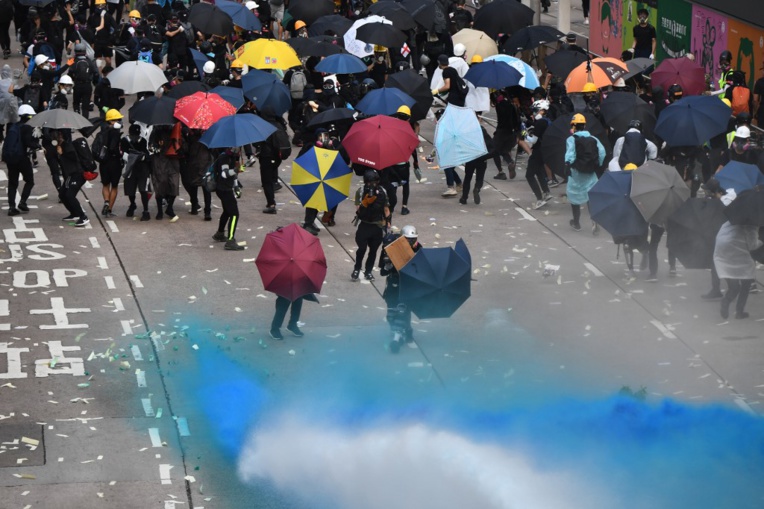 L'anniversaire du régime chinois éclipsé par la violence à Hong Kong L'anniversaire du régime chinois éclipsé par la violence à Hong Kong