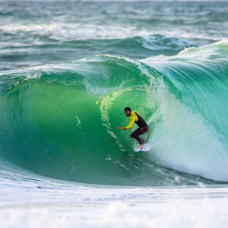 Michel Bourez à l'entrainement sur la vague de Hossegor