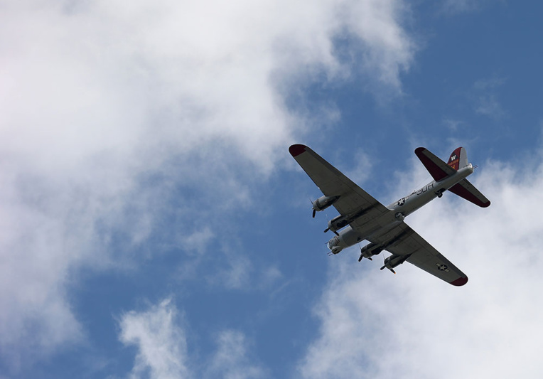 USA: au moins 7 morts dans l'accident d'un bombardier de la Seconde Guerre mondiale USA: au moins 7 morts dans l'accident d'un bombardier de la Seconde Guerre mondiale