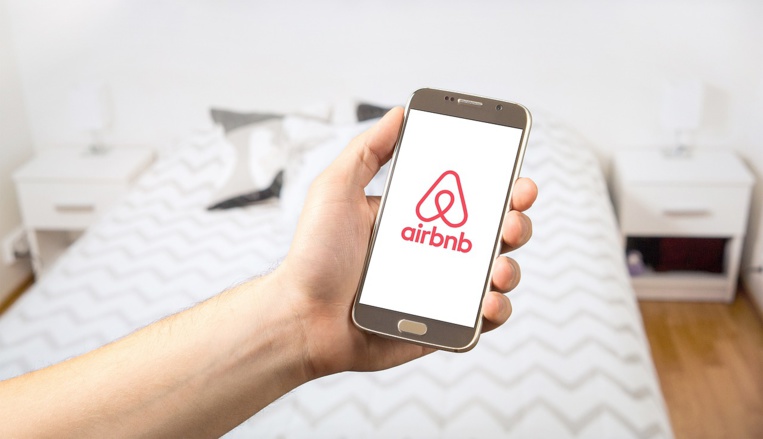Airbnb se lance dans le tourisme animalier "respectueux" Airbnb se lance dans le tourisme animalier "respectueux"