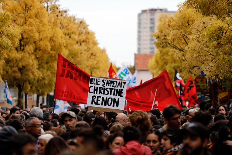 Suicide d'une directrice d'école: des milliers de manifestants à Bobigny Suicide d'une directrice d'école: des milliers de manifestants à Bobigny