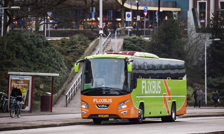 Accident d'un car Flixbus dans l'Aude: une femme tuée, une grièvement blessée Accident d'un car Flixbus dans l'Aude: une femme tuée, une grièvement blessée
