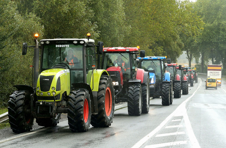 Les agriculteurs manifestent leur détresse sur les routes de France Les agriculteurs manifestent leur détresse sur les routes de France