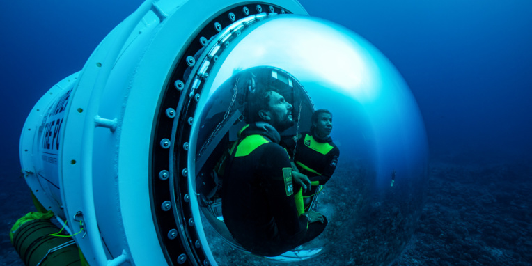 Pour la première fois, les scientifiques ont pu tester la Capsule, un prototype d'habitat sous-marin. Leurs "yeux et oreilles", des plongeurs expérimentés, y ont séjourné trois jours pour observer la vie corallienne sur une longue durée (crédit photo : Franck Gazzola / Under The Pole / Zeppelin Network )