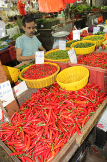 Un étal du Chow Kit Market, le site le plus coloré et le plus parfumé de Kuala Lumpur. Un étal du Chow Kit Market, le site le plus coloré et le plus parfumé de Kuala Lumpur.