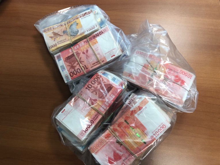 Trafic d’ice : 4 armes et 15 millions saisis Trafic d’ice : 4 armes et 15 millions saisis