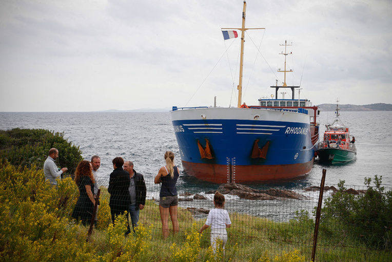 Un cargo s'échoue au cœur de la réserve naturelle de Bonifacio Un cargo s'échoue au cœur de la réserve naturelle de Bonifacio