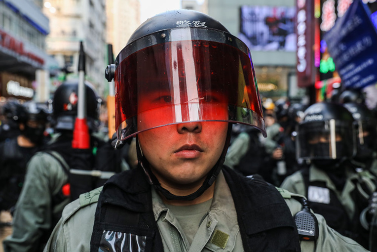 Hong Kong : nombreux heurts entre policiers et manifestants