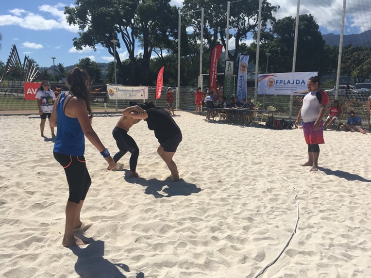 De la lutte sur sable a été proposée lors de la journée portes ouvertes De la lutte sur sable a été proposée lors de la journée portes ouvertes
