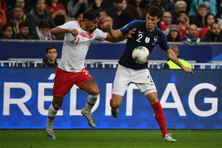 Euro-2020: les Bleus freinés par la Turquie et ses bouillants supporters Euro-2020: les Bleus freinés par la Turquie et ses bouillants supporters