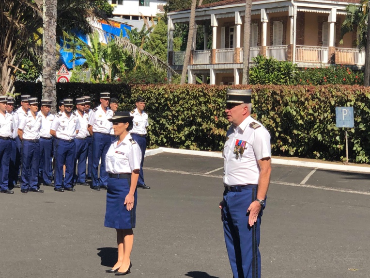 Le colonel Frédéric Boudier a officiellement installé mardi le nouveau commandant de la Section de recherches de Papeete, le lieutenant-colonel Christelle Tarrolle.