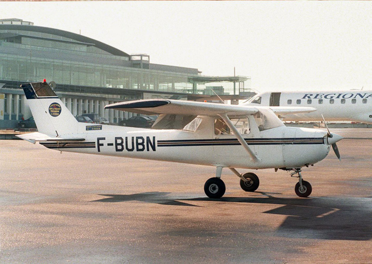 Deux morts et deux blessés dans le crash d'un avion à La Réunion Deux morts et deux blessés dans le crash d'un avion à La Réunion
