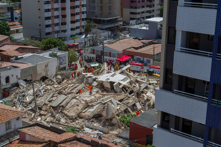 Effondrement d'un immeuble au Brésil : un mort et 10 disparus