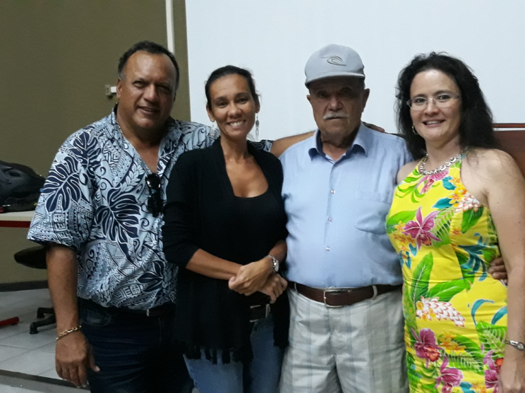 Teva Bernadino (à gauche) et son équipe fédérale Teva Bernadino (à gauche) et son équipe fédérale