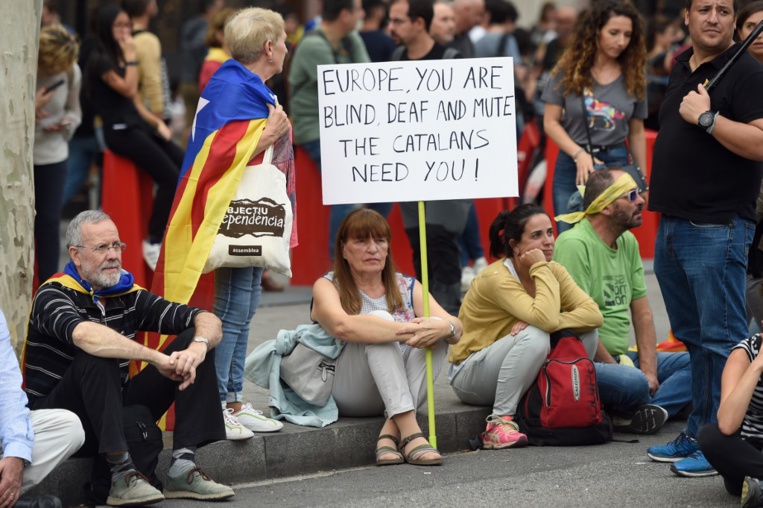 Catalogne: grève générale et manifestation à Barcelone après de nouvelles violences Catalogne: grève générale et manifestation à Barcelone après de nouvelles violences