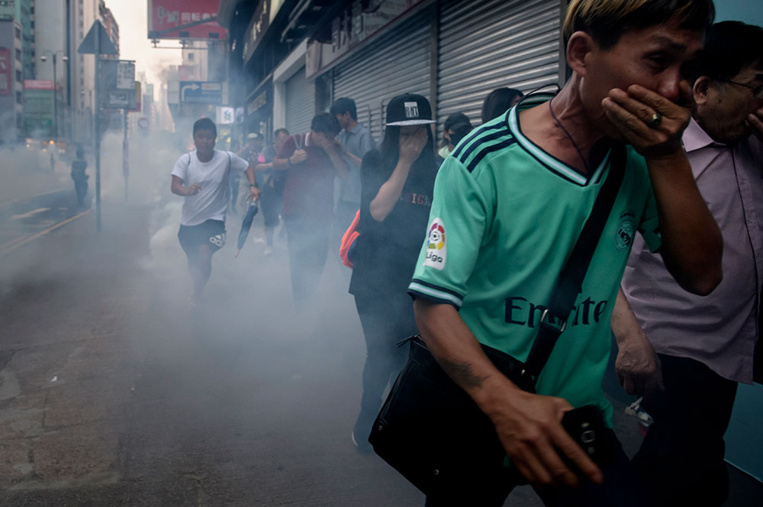 Hong Kong: pieds et poings liés, le gouvernement se bat pour sortir de la crise Hong Kong: pieds et poings liés, le gouvernement se bat pour sortir de la crise