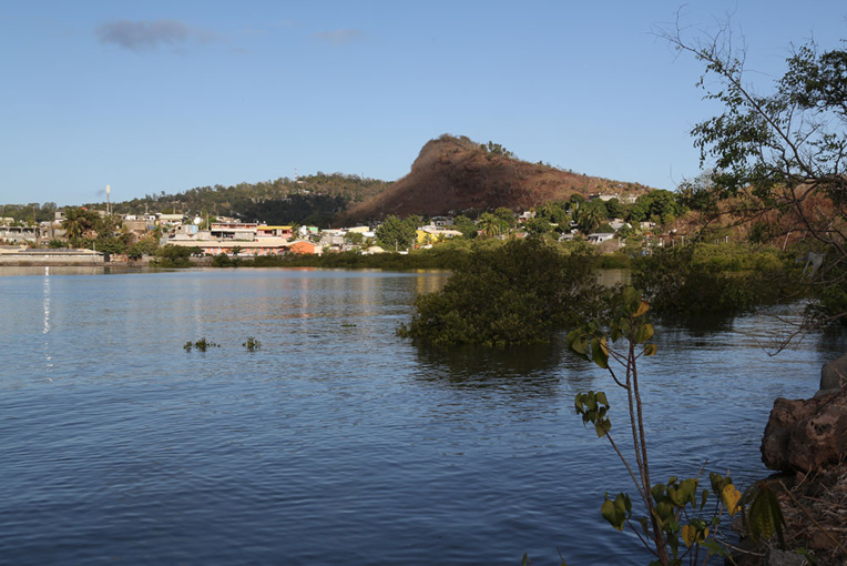 A Mayotte, Emmanuel Macron face à l'immigration clandestine