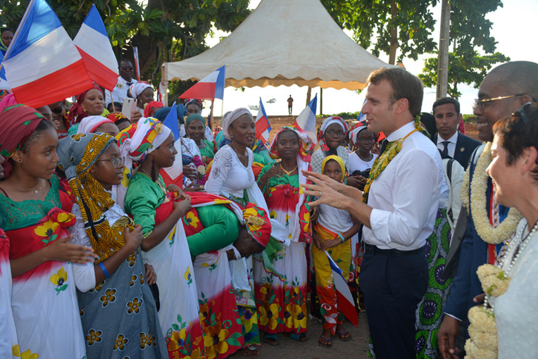 Macron à La Réunion, attendu par une grève générale Macron à La Réunion, attendu par une grève générale
