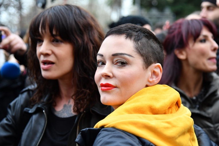 Rose McGowan attaque Weinstein en justice pour avoir tenté de la faire taire Rose McGowan attaque Weinstein en justice pour avoir tenté de la faire taire