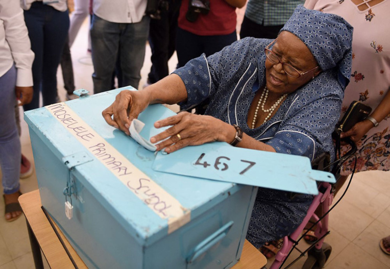 Le président Masisi vainqueur des élections au Botswana, l'opposition conteste Le président Masisi vainqueur des élections au Botswana, l'opposition conteste