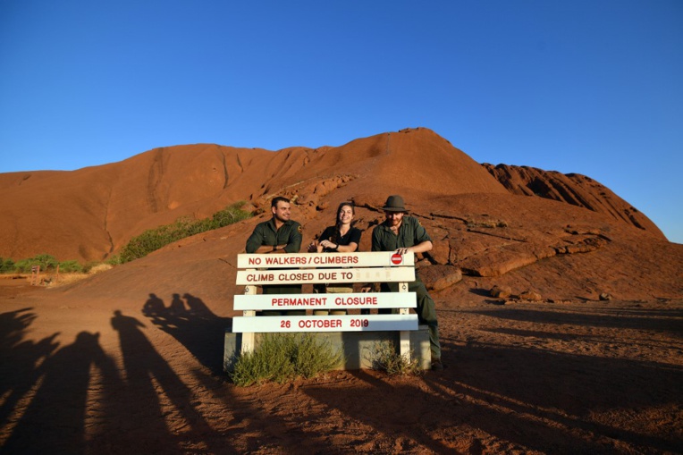 Uluru, le plus célèbre rocher d'Australie, désormais fermé aux grimpeurs