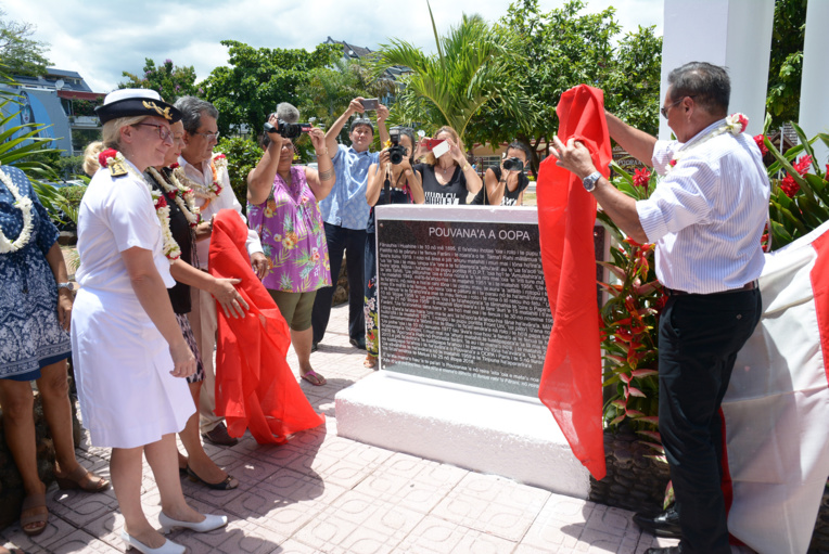 Deux plaques en l’honneur de Pouvana’a a O’opa