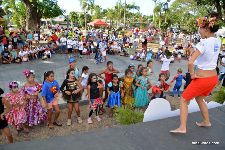 Les petits ont pu participer à une initiation au Ori Tahiti