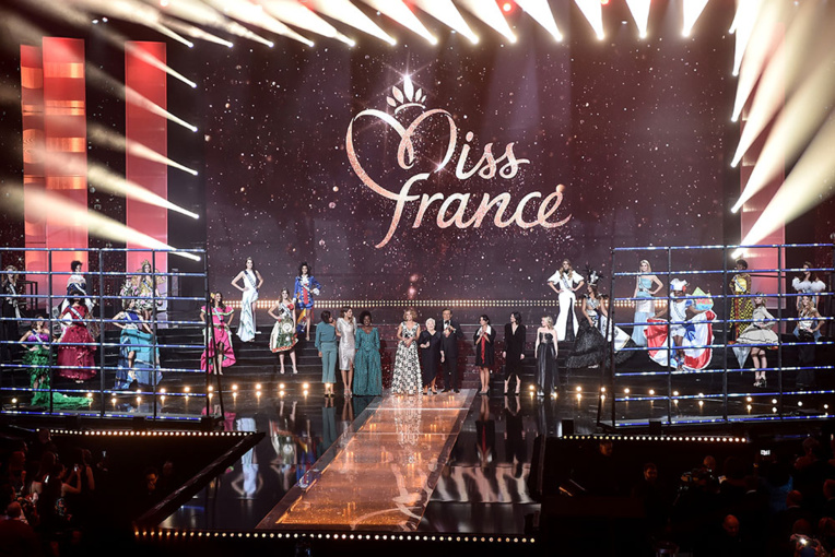 La directrice de Miss France ne "s'opposerait pas" à une candidate "transexuelle" La directrice de Miss France ne "s'opposerait pas" à une candidate "transexuelle"