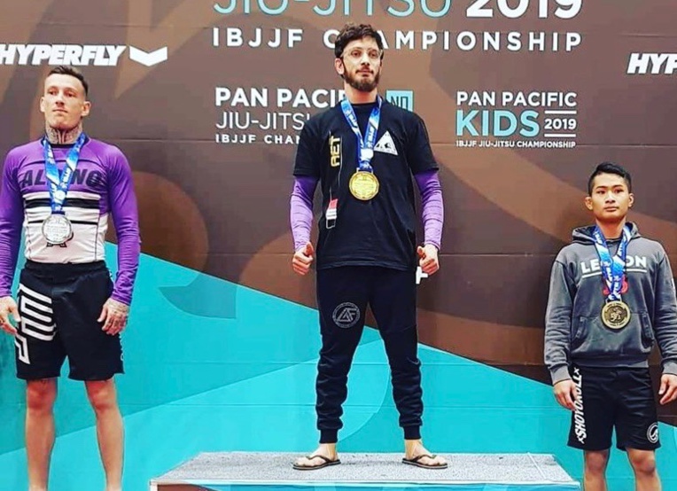 Maui Lacaze, à gauche Maui Lacaze, à gauche