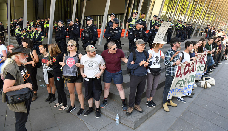 Australie: des dizaines d'arrestations lors d'une manifestation contre le secteur minier